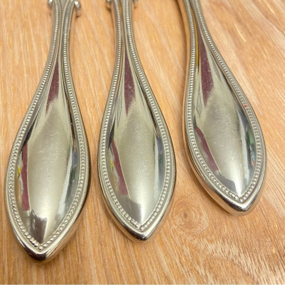 American Traditional Bead Style Set of 3 Flatware Knives Length 9” inches Each. - Picture 2 of 4